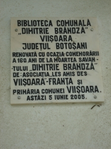 Placheta de pe Biblioteca comunală